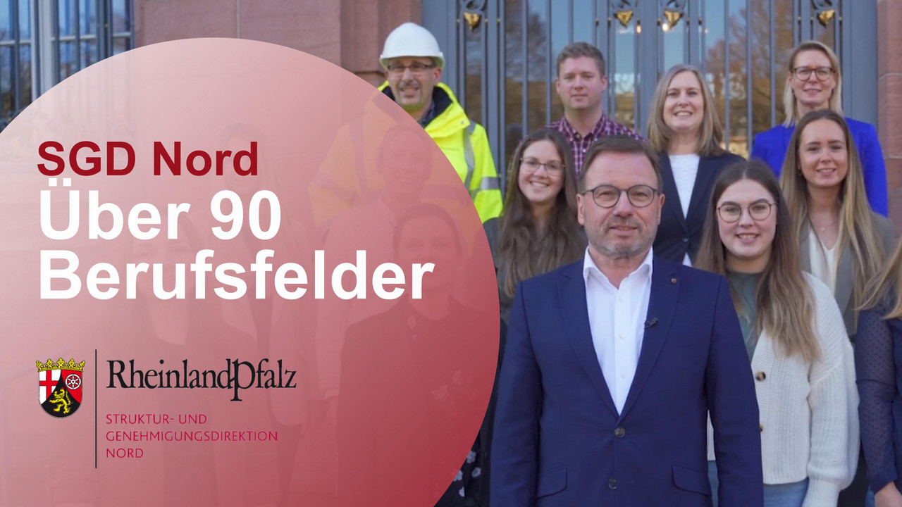 Gruppenfoto vor der SGD Nord mit Logo und Aufdruck: Über 90 spannende Berufsfelder