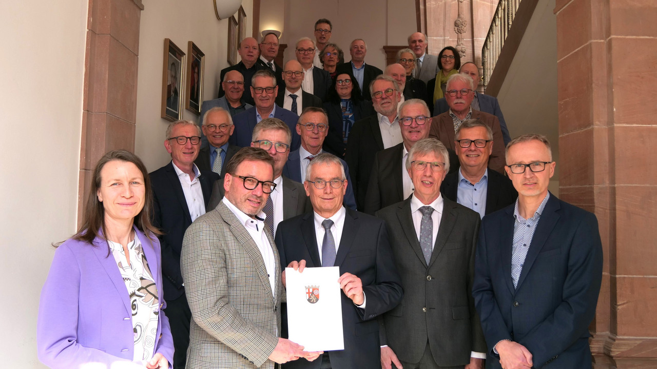 SGD-Nord-Präsident Wolfgang Treis versetzt Joachim Gerke im Beisein zahlreicher geladener Gäste in den Ruhestand