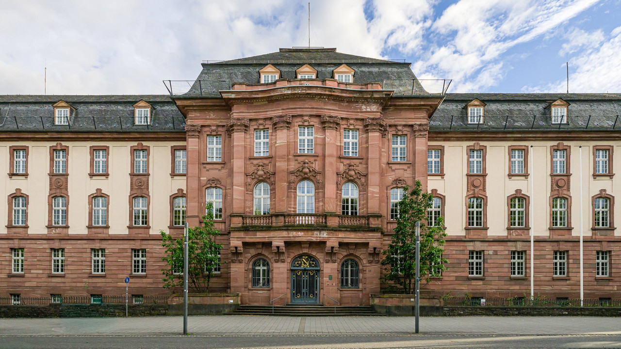 Front des Hauptgebäudes der SGD Nord in der Stresemannstraße 3-5 in Koblenz