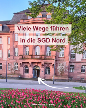 Das Bild zeigt das Hauptgebäude der SGD Nord und die Aufschrift "Viele Wege führen in die SGD Nord"