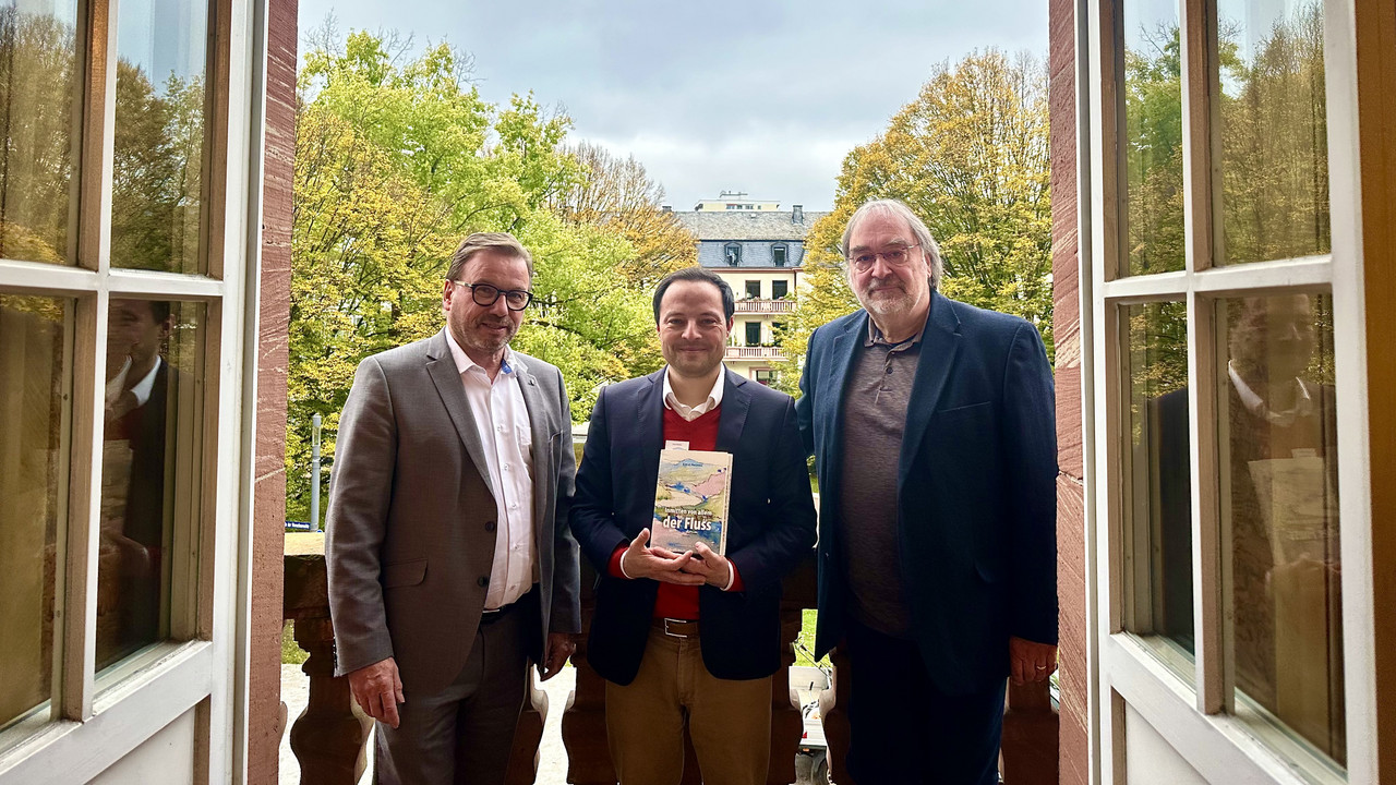 Portrait von SGD-Nord-Präsident Wolfgang Treis, Baudezernent Dr. Andreas Lukas und Autor Ernst Heimes 