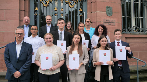 Theorie und Praxis im Wechsel: Acht junge Menschen starten als Beamtenanwärterinnen und -anwärter bei der SGD Nord