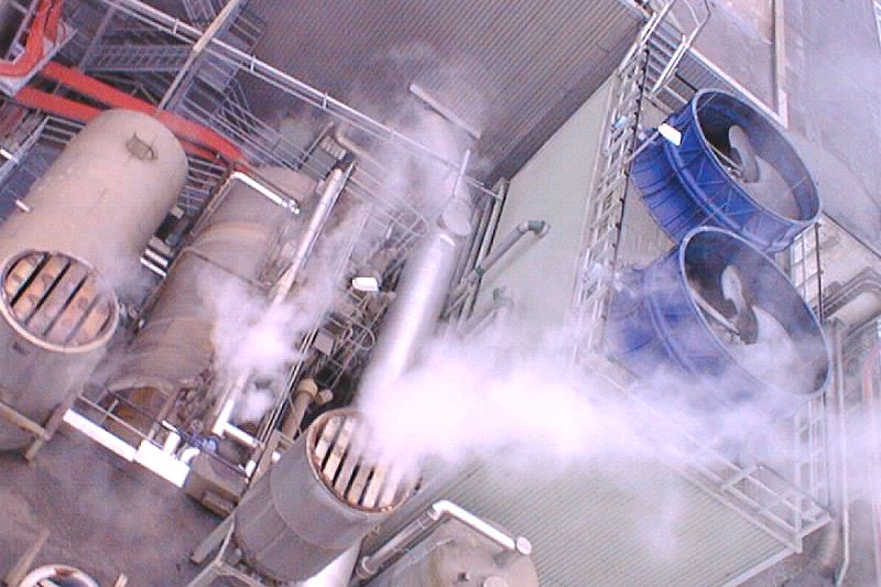 Kühltürme einer Papierfabrik